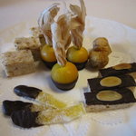 リストランテ ラ・バリック トウキョウ - 真ん中のほうずきが印象的でした