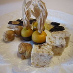 リストランテ ラ・バリック トウキョウ - 真ん中のほうずきが印象的でした