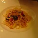 セレブ・デ・トマト - カジキマグロとフレッシュトマトソースのパスタ