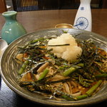 しんしゅう - おろし山菜そば。ご主人の手打ちです。