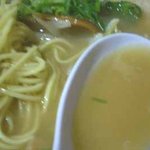 少しとろみを感じるスープ