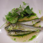 Fujiya 1935 - 岩塩で焼いた鮎を盛り付け