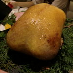 ラール・エ・ラ・マニエール - 切り分ける前のメインの鴨