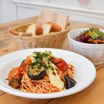 カフェ アクイーユ - シェフのパスタ（サラダ+パン）