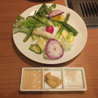 焼肉 矢澤 東京 - 季節の生野菜盛り合わせ