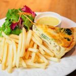 キッシュプレート（サラダ+スープ+フレンチフライ）