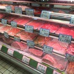 栄屋肉店 - 店内は普通のお肉やさん