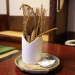 あつた蓬莱軒 - 骨せんべい