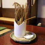 あつた蓬莱軒 - 骨せんべい