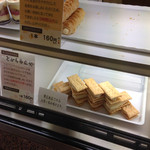 六花亭 - 補充したてのパイ