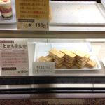 六花亭 - サクサクパイ。売れ行き好調。