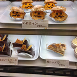 六花亭 - ハロウィン。口のウニウニがかわいい。