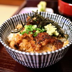 あつた蓬莱軒 - 薬味をのせて