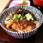 あつた蓬莱軒 - 薬味をのせて