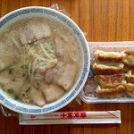 十五万石 - 【出前】チャーシュー麺、餃子