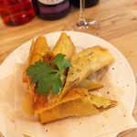 ドゥー・クルール - かぼちゃのスパイシー春巻き（￥756）。クミンで香り付け、ビールにもワインにも好相性