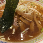 味楽 - 醤油ベースであっさりと美味しい！コシのある少し固めな、麺が食べやすい。