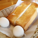 コメダ珈琲店 - モーニングのトーストとゆで卵