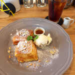 ドゥー・クルール - フレンチトースト・塩バターキャラメル＆ラムレーズンアイス（ドリンクセット￥1166）