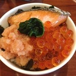 石巻グランドホテル - 朝食ビュッフェで鮭の親子丼他人つき