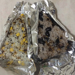 御菓子司 絹笠 - 梅干しがたくさん入っていました。全体にちょうどよい塩気でした