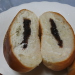 丸与製パン - 小倉パンの中身