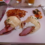 Surf Lanai - Classics eggs benedict ＄20