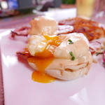 Surf Lanai - Classics eggs benedict 