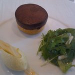 ル・ジュー・ドゥ・ラシエット  - ブーダンノワールのタルトレット リンゴのソルベとリンゴのサラダ添え