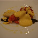 オーベルジュ・ド・リル - 活オマール海老のセジール　モリーユ茸のフリカッセと白アスパラガス添え