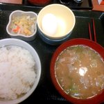 なか卯 - とん汁定食(とん汁・生卵・キャベツの浅漬け・ご飯)