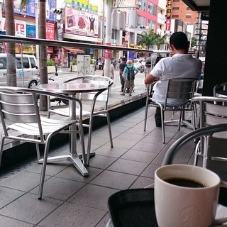 夜10時以降入店可 那覇でおすすめのカフェをご紹介 食べログ