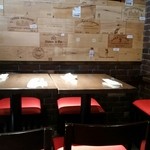 エムスポ - 店内。