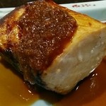 陸蒸気 - 外はこんがり焼けていて中は身が詰って食べ応え有ります！上の味噌を絡めて食べるとご飯がススム♡