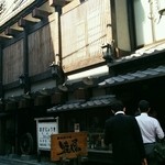 陸蒸気 - 外から撮ったお店の感じです