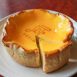 焼きたてチーズタルト専門店PABLO - 焼きたてチーズタルト ミディアム カット☆