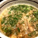 中華そば しながわ - 柔らかチャーシュー、美味しいメンマ入、薬味に玉ねぎもあり脂身と勘違い。