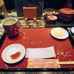 茜屋 すしぎん - テーブル風景。