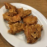 中華そば専門店 丸忠商店 - 鳥カラは胸肉をしっかり揚げたものでややパサツキがち