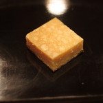 寿し処 寿々 - 鶏卵焼（たまごやき）表面（おもて）