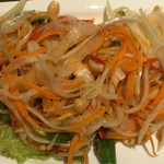 タイレストラン タニサラ - ソムタムを少し崩して撮影