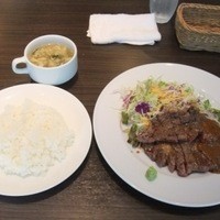 キャトルラパン - 5ヶ月ぶりに「ステーキランチ」２００ｇ（800円込み）（２０１５年10月）しっかり堪能。（＾＾）