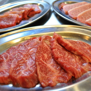 Domestic Japanese black beef A4 rank or higher! Meat made from cows◎