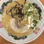 博多金龍 - とんこつラーメン。400円（税込）です。