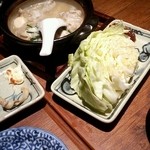 Ganso Yakitori Kushi Hacchin - キャベツと煮込み