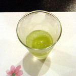 王ヶ頭ホテル - 6】口休め：シャインマスカット　すだちと葡萄のジュレ