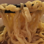 麺や 七彩 - 喜多方肉そば（煮干し）の麺