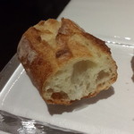 ル・タン・ペルデュ - もう一個パンくれますた。国産小麦でしっとりと仕上げたものだそうです。