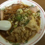 中華そば 共楽 - チャーシューワンタン麺