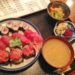 津岐鮨 - まぐろと鉄火巻(750円)